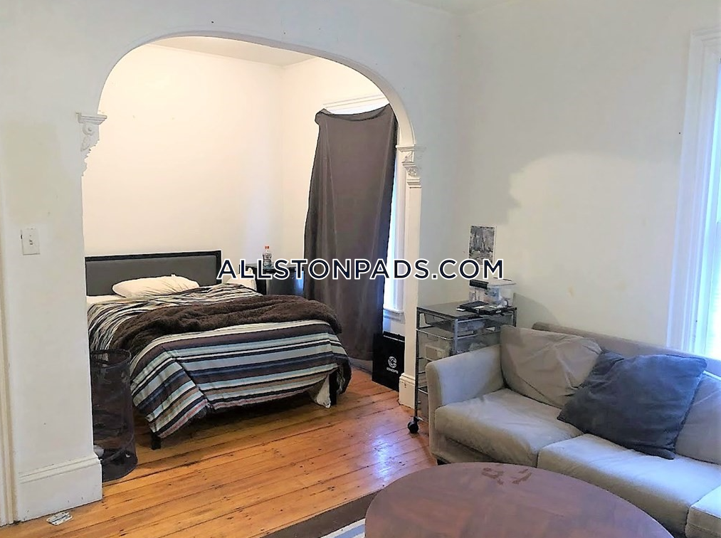 40 Gardner St, Allston