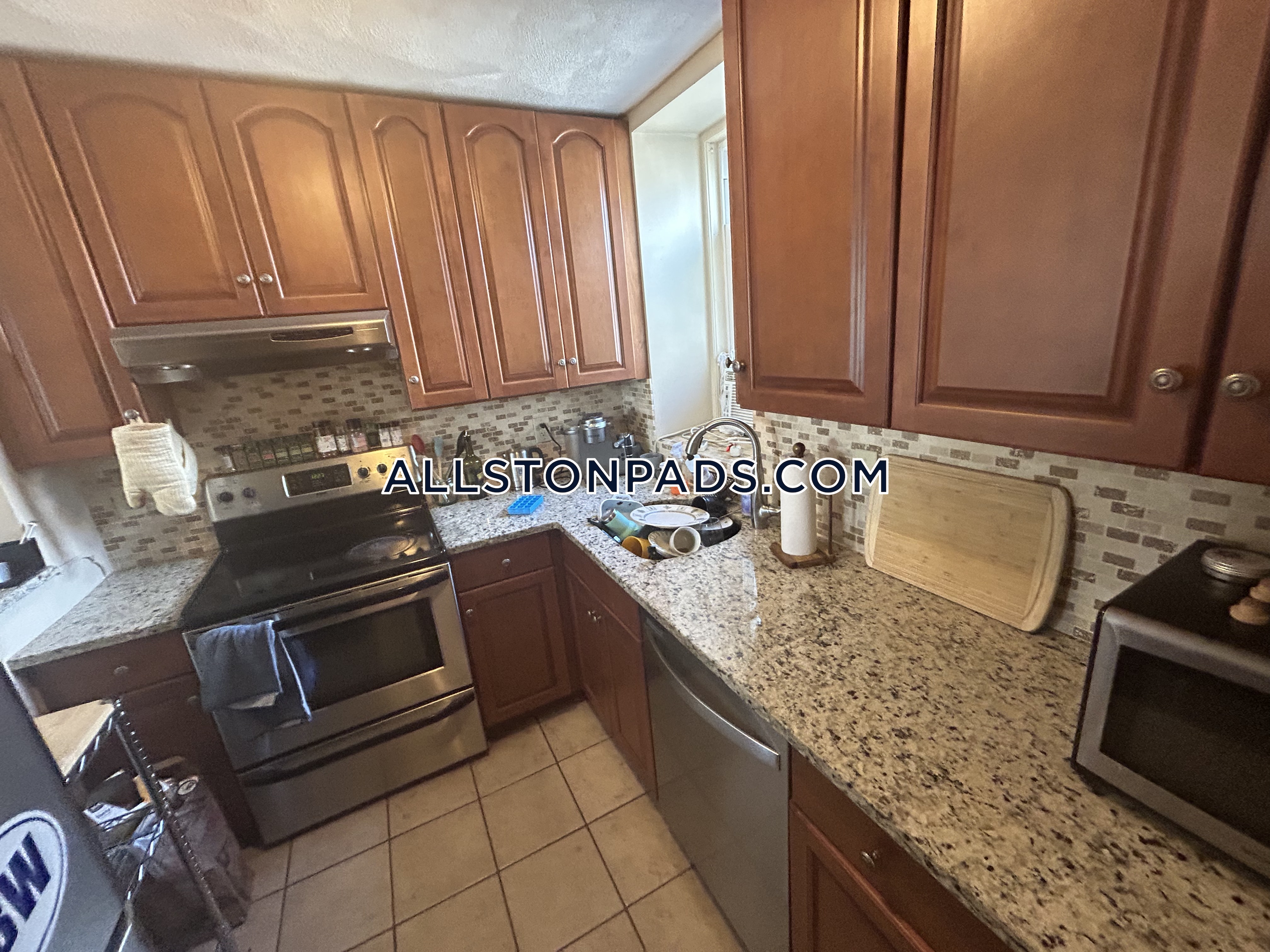 1423 Commonwealth Ave, Allston