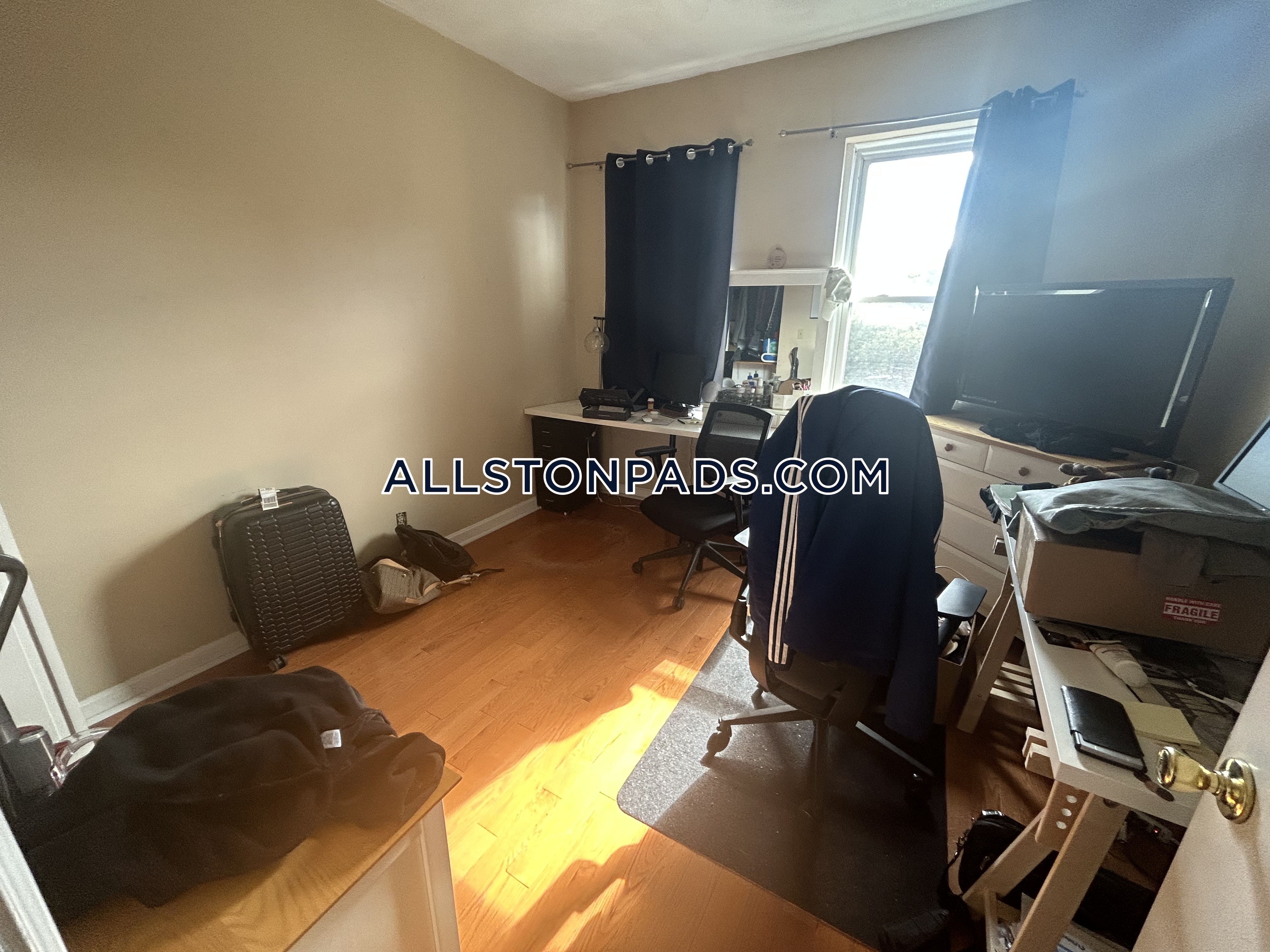 1423 Commonwealth Ave, Allston