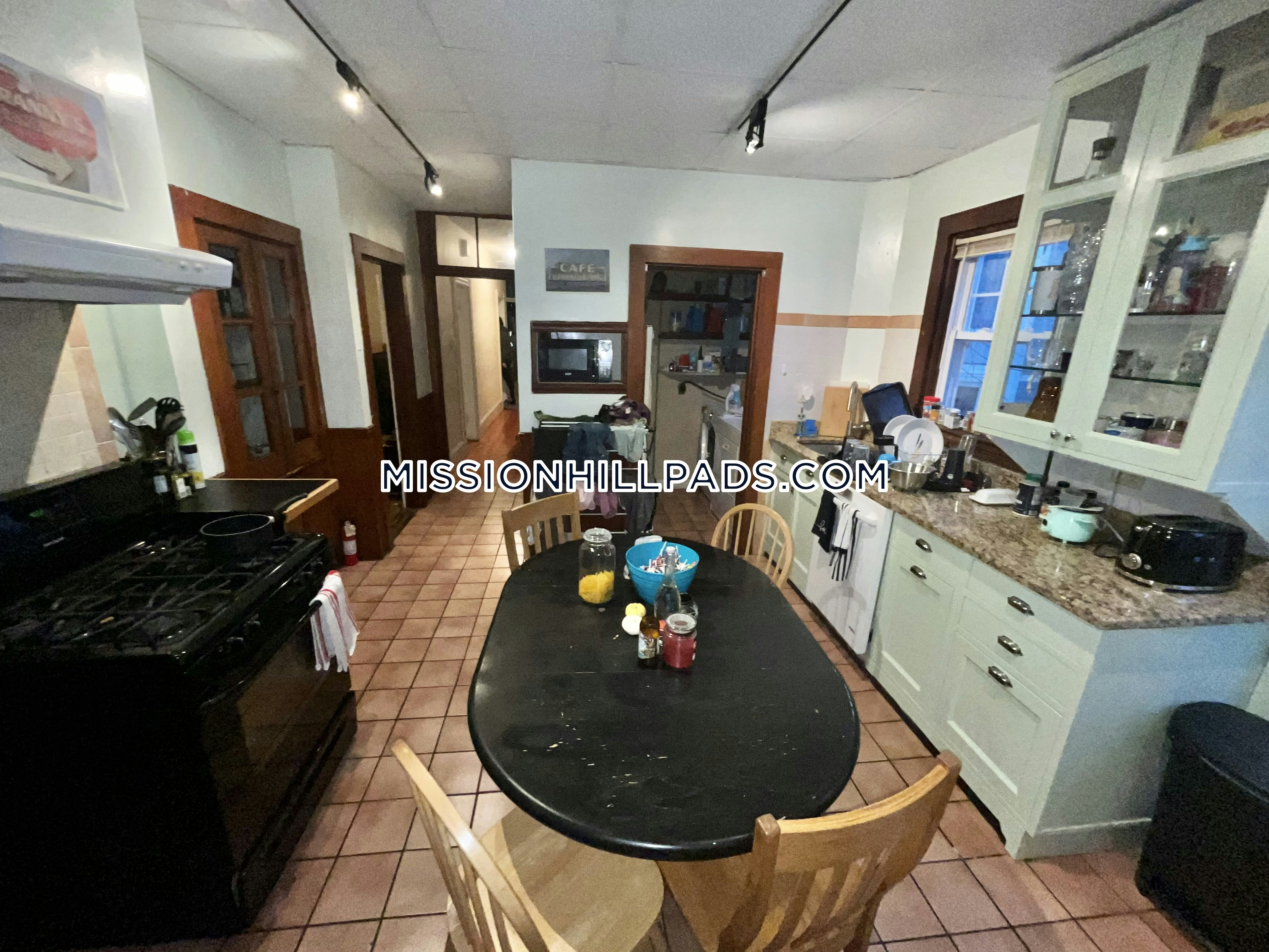 67 Hillside St, Mission Hill