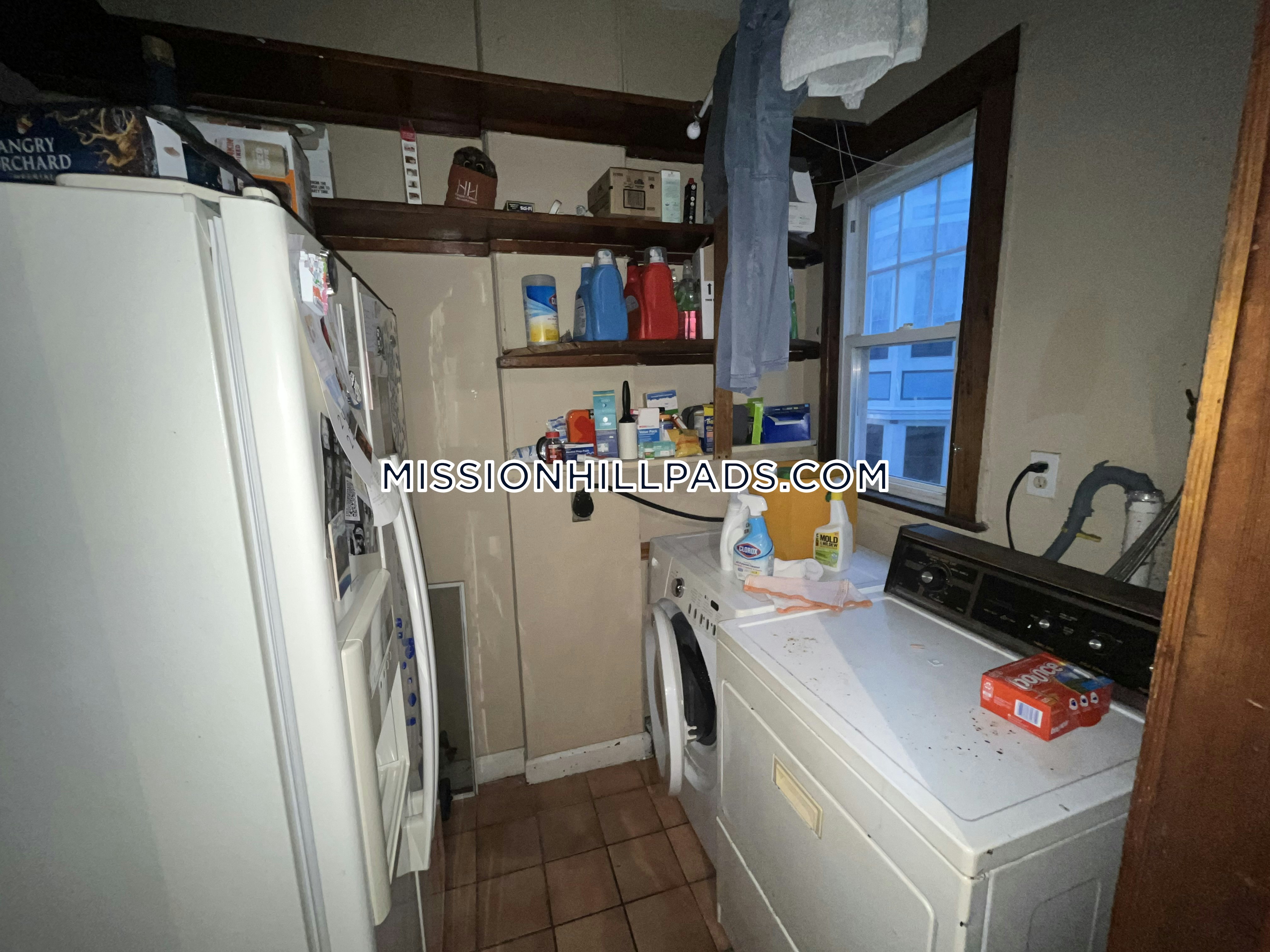 67 Hillside St, Mission Hill