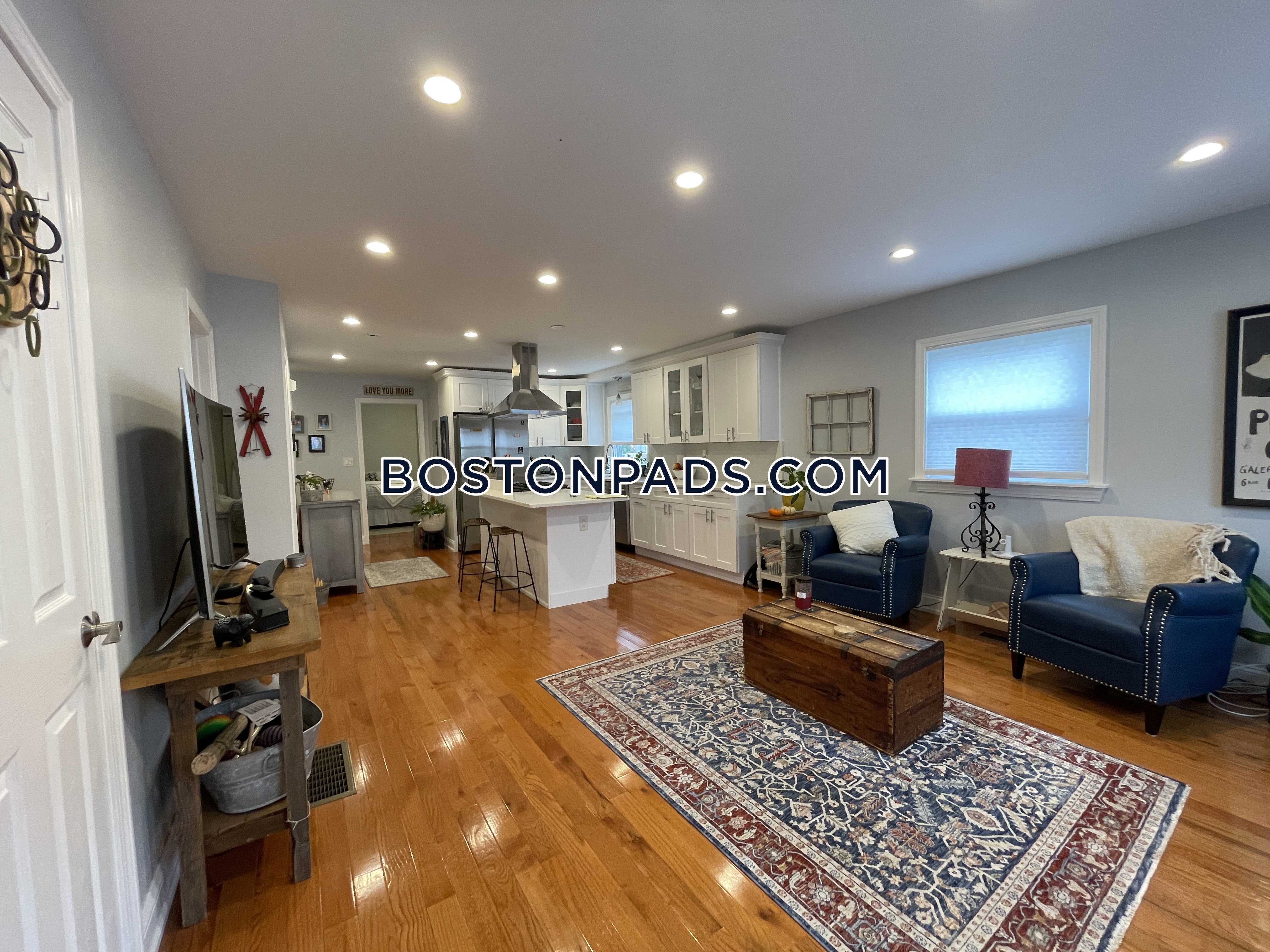 1495 Hyde Park Ave, Hyde Park