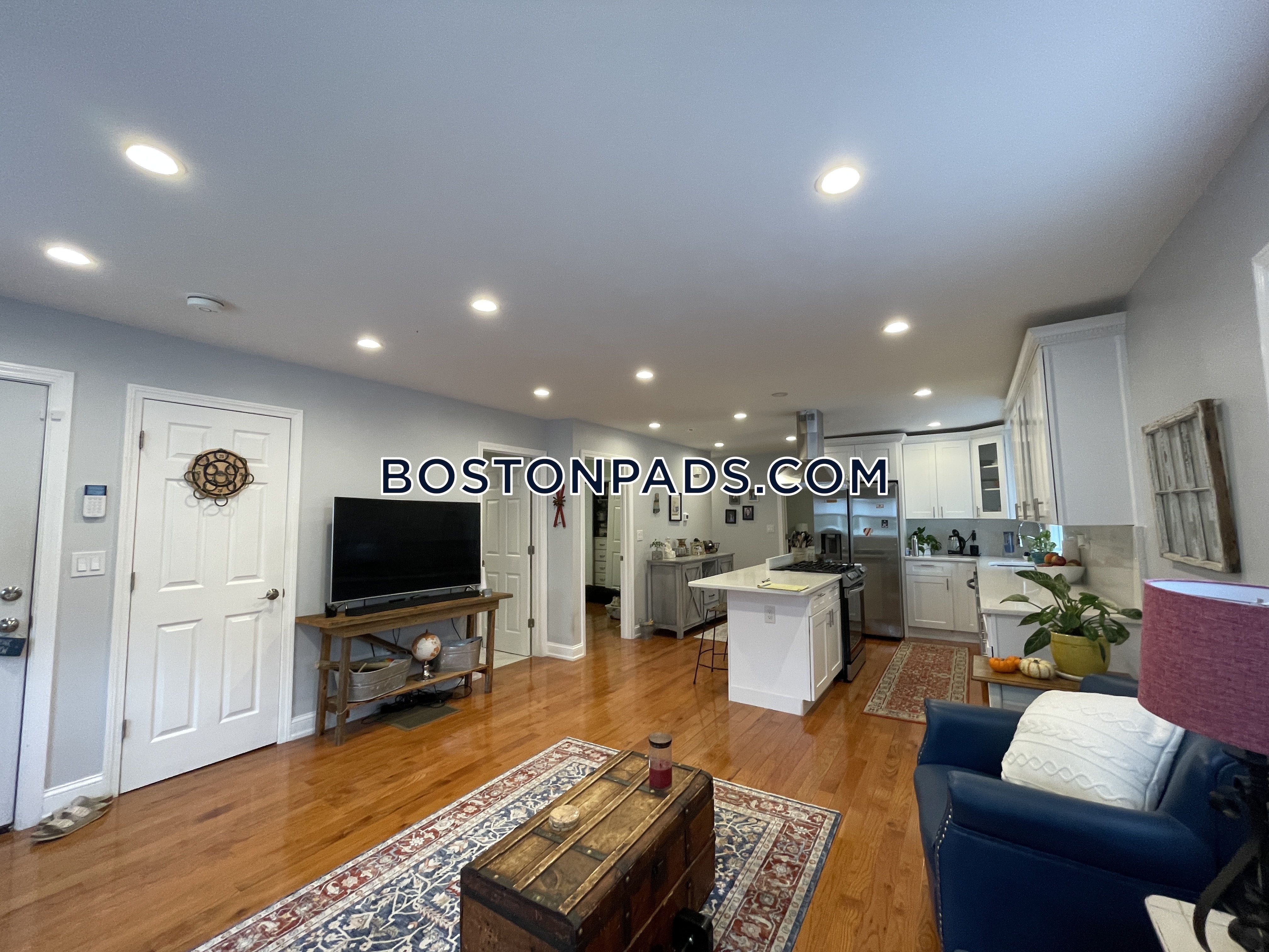 1495 Hyde Park Ave, Hyde Park