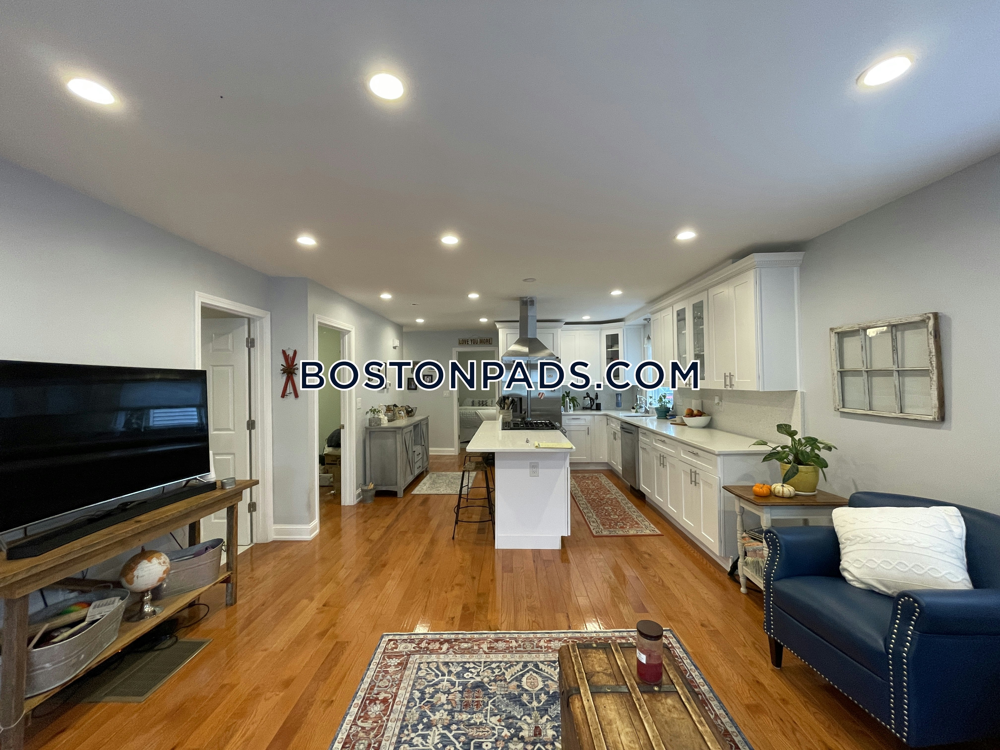 1495 Hyde Park Ave, Hyde Park