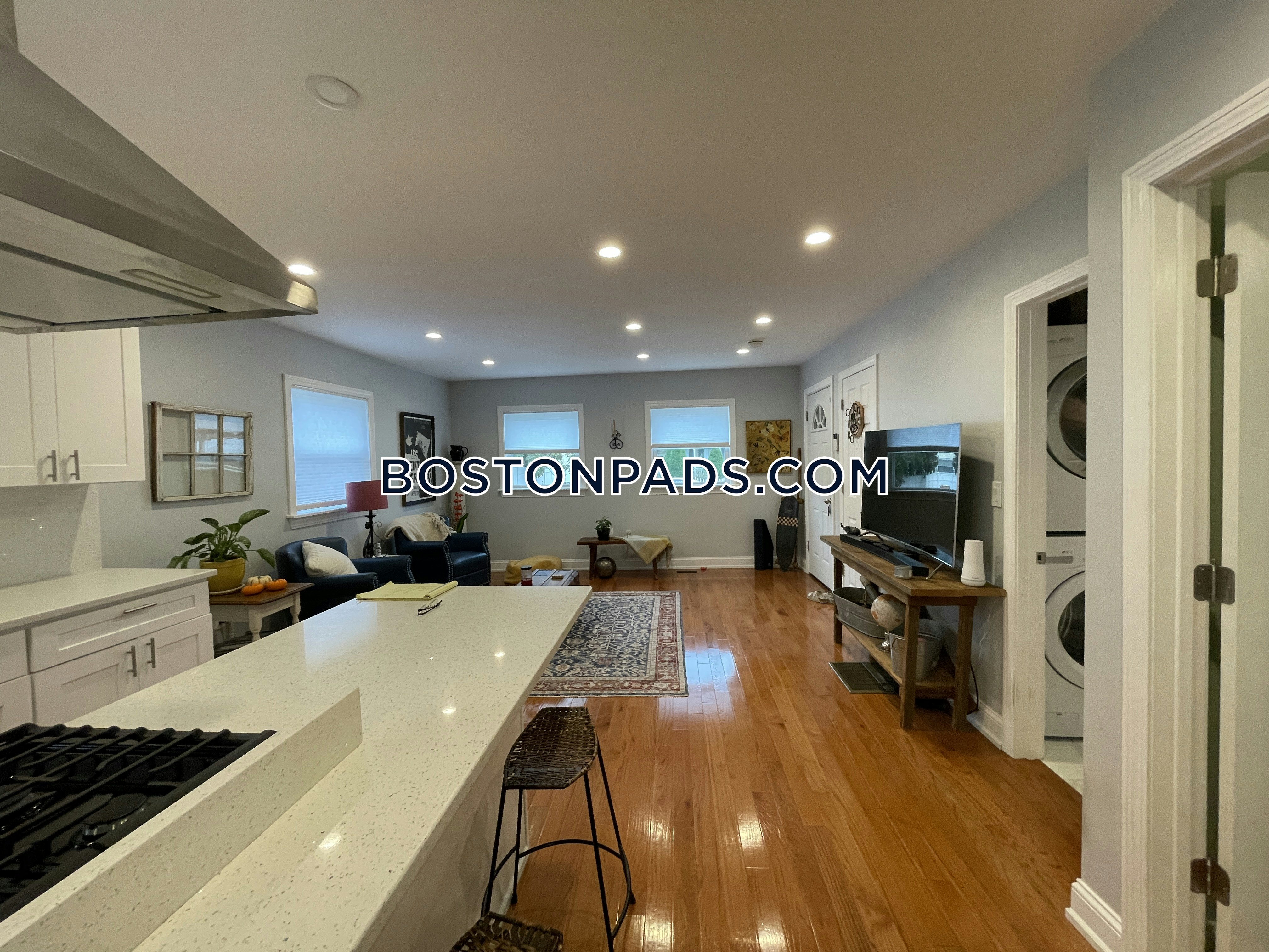 1495 Hyde Park Ave, Hyde Park