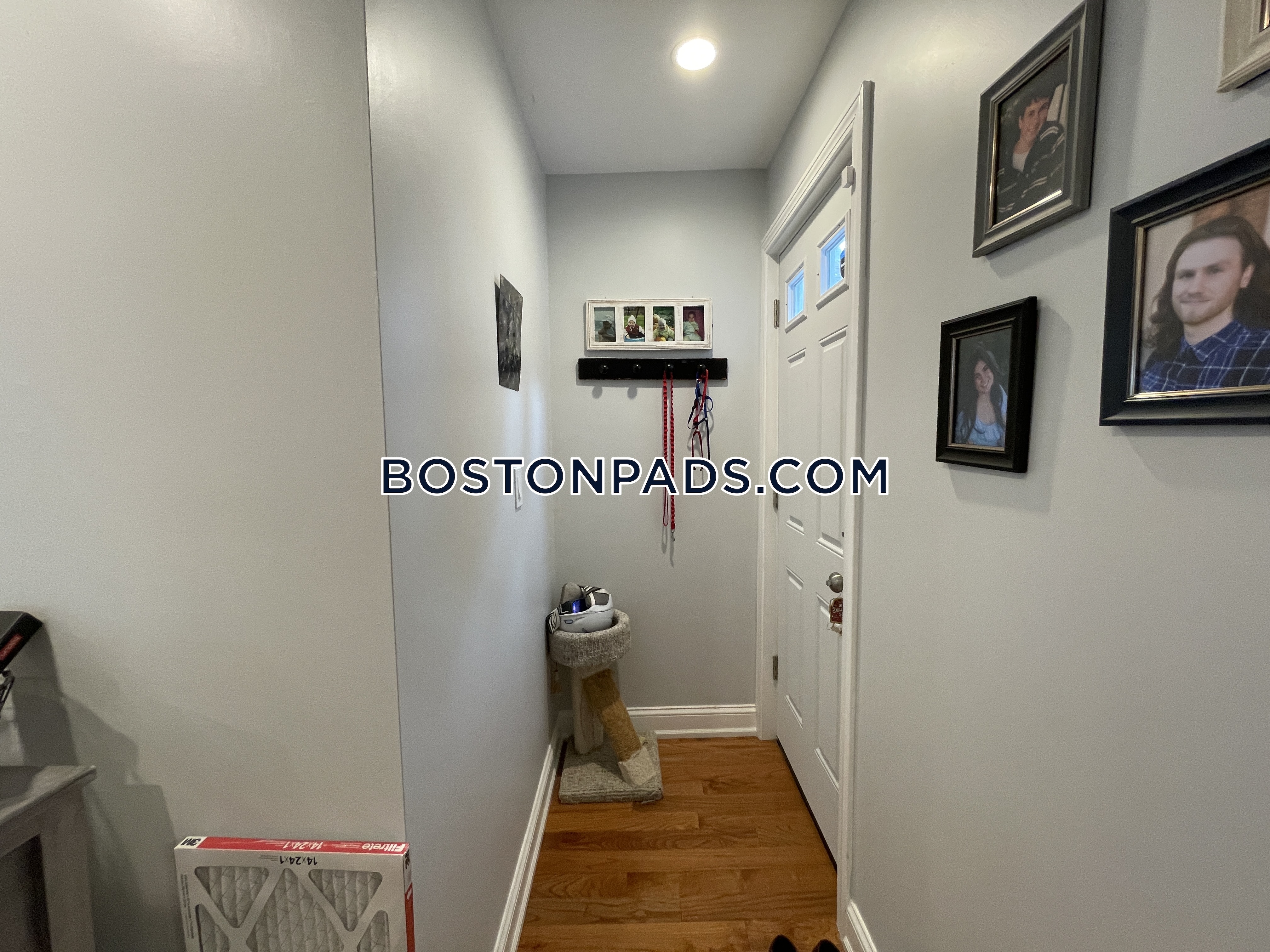 1495 Hyde Park Ave, Hyde Park