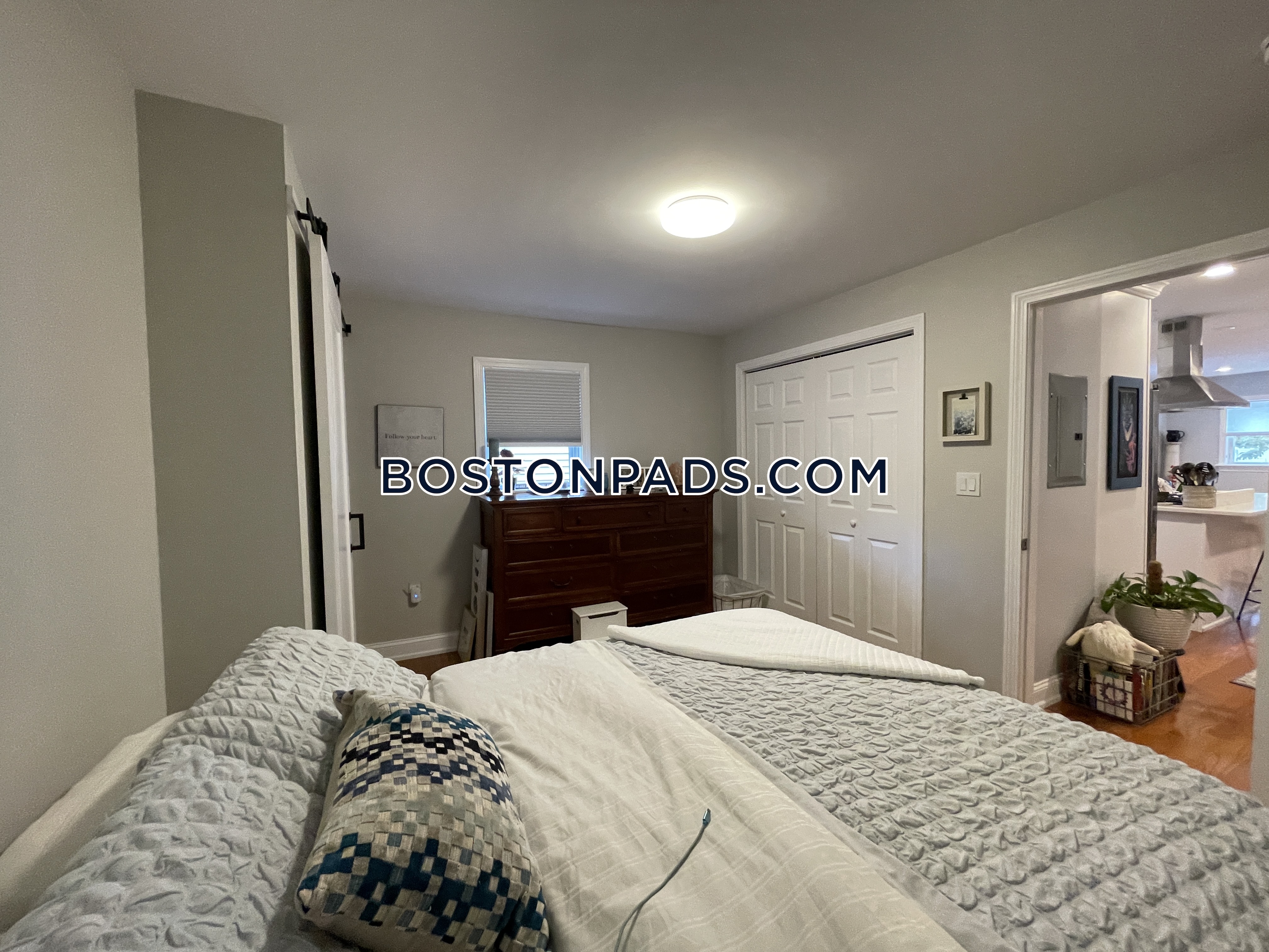 1495 Hyde Park Ave, Hyde Park