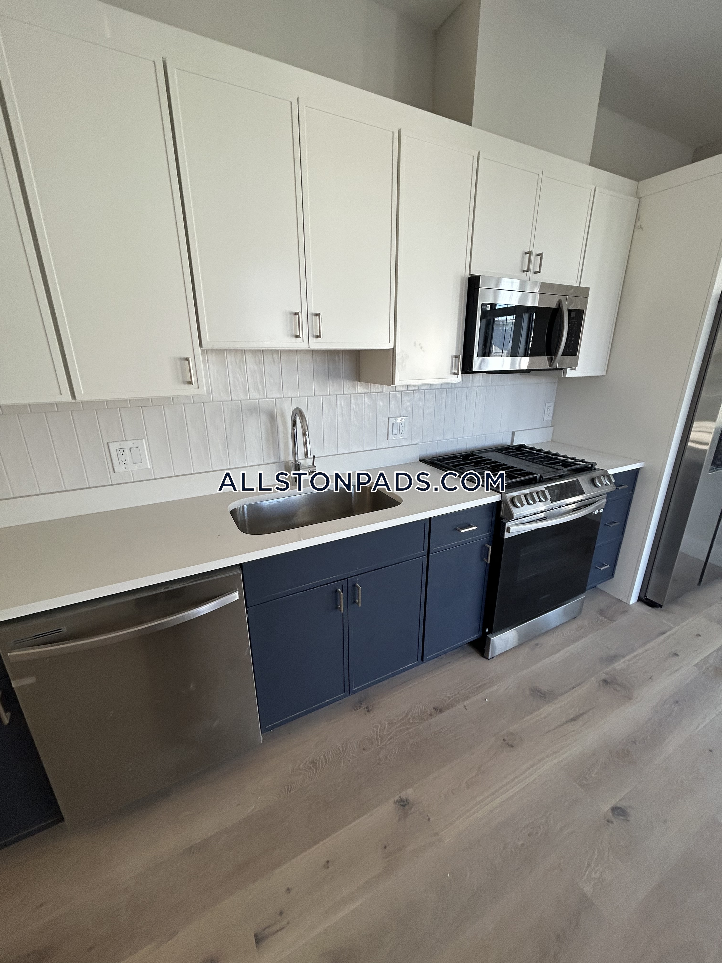 157 Everett St, Allston