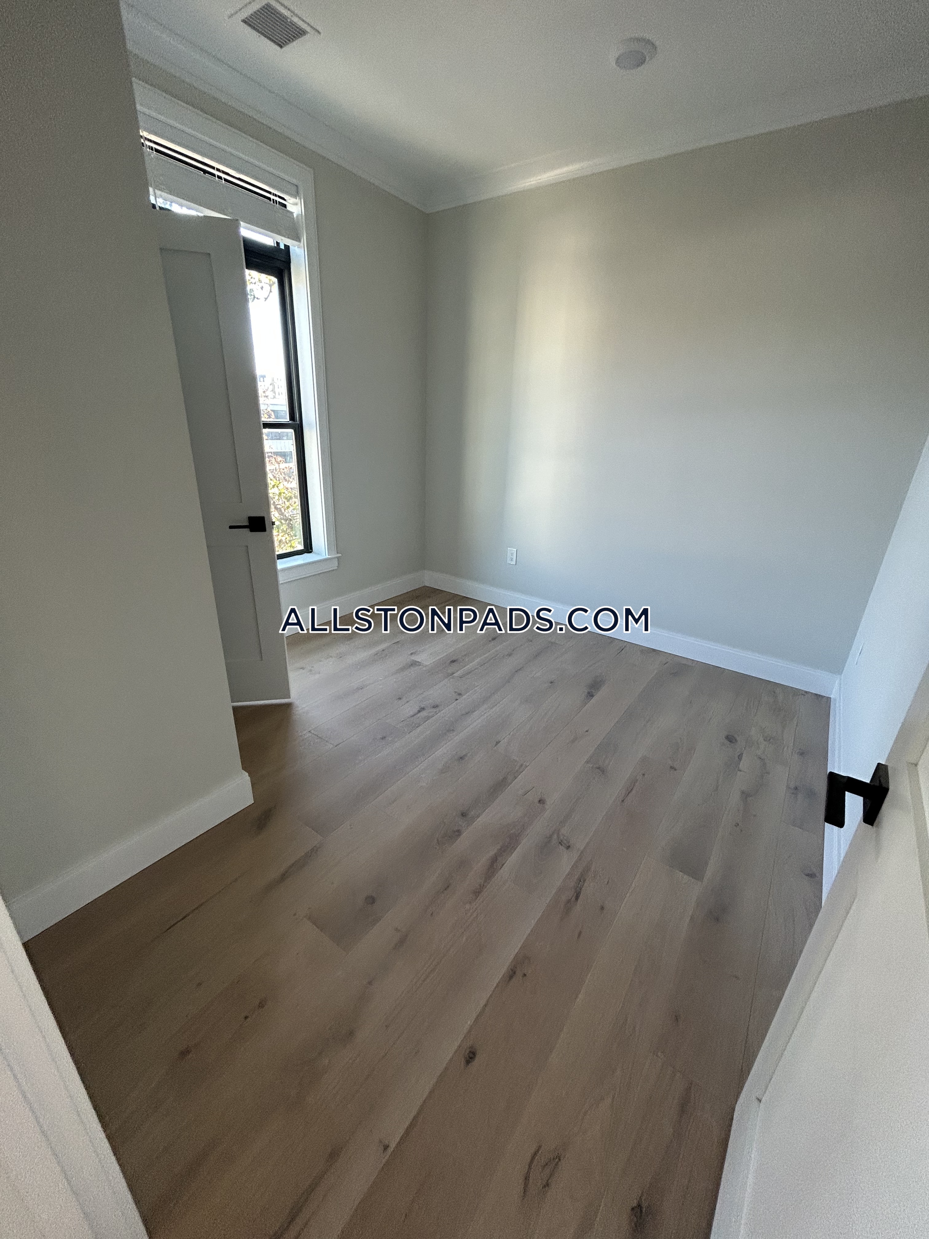 157 Everett St, Allston