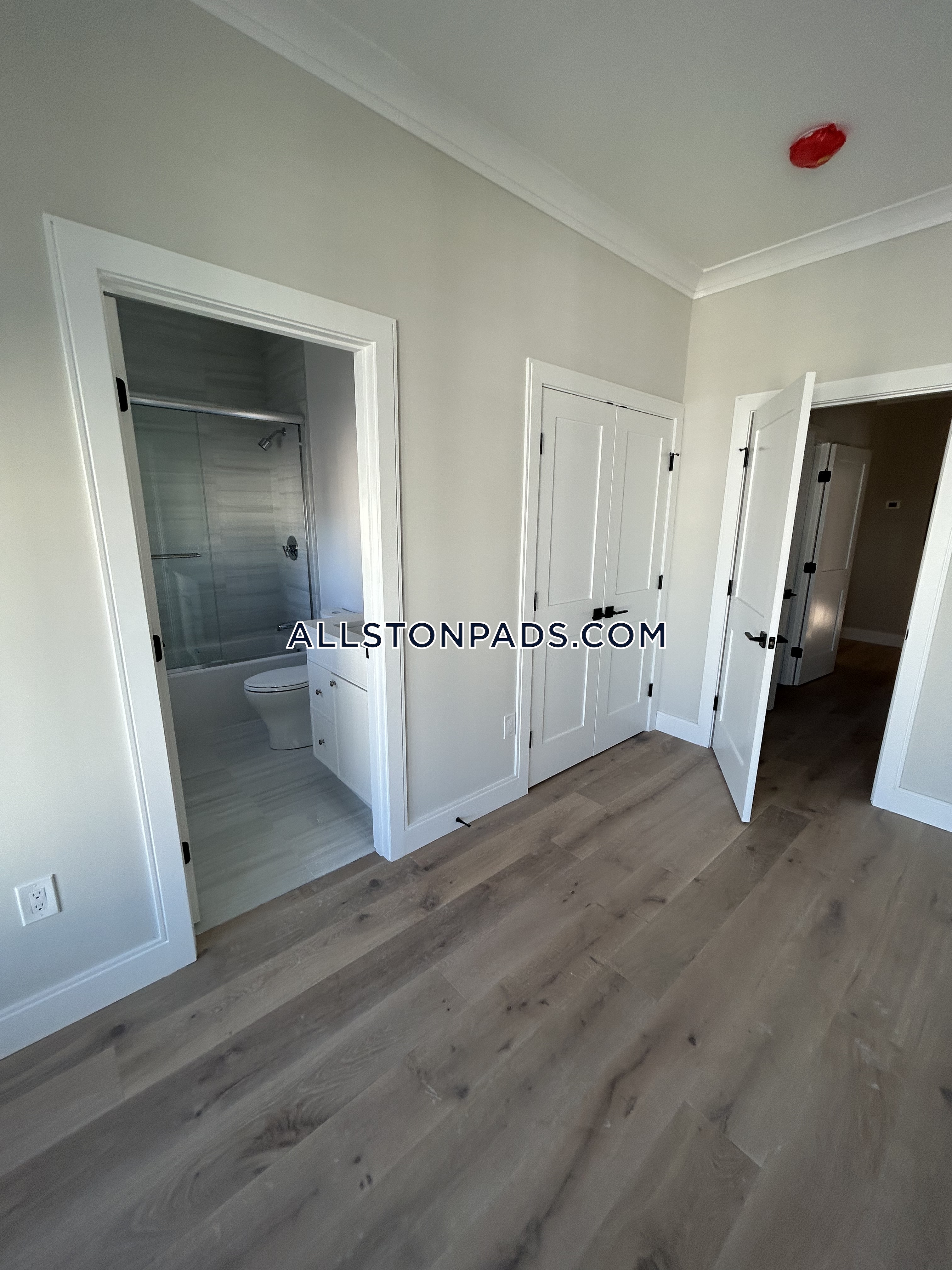 157 Everett St, Allston