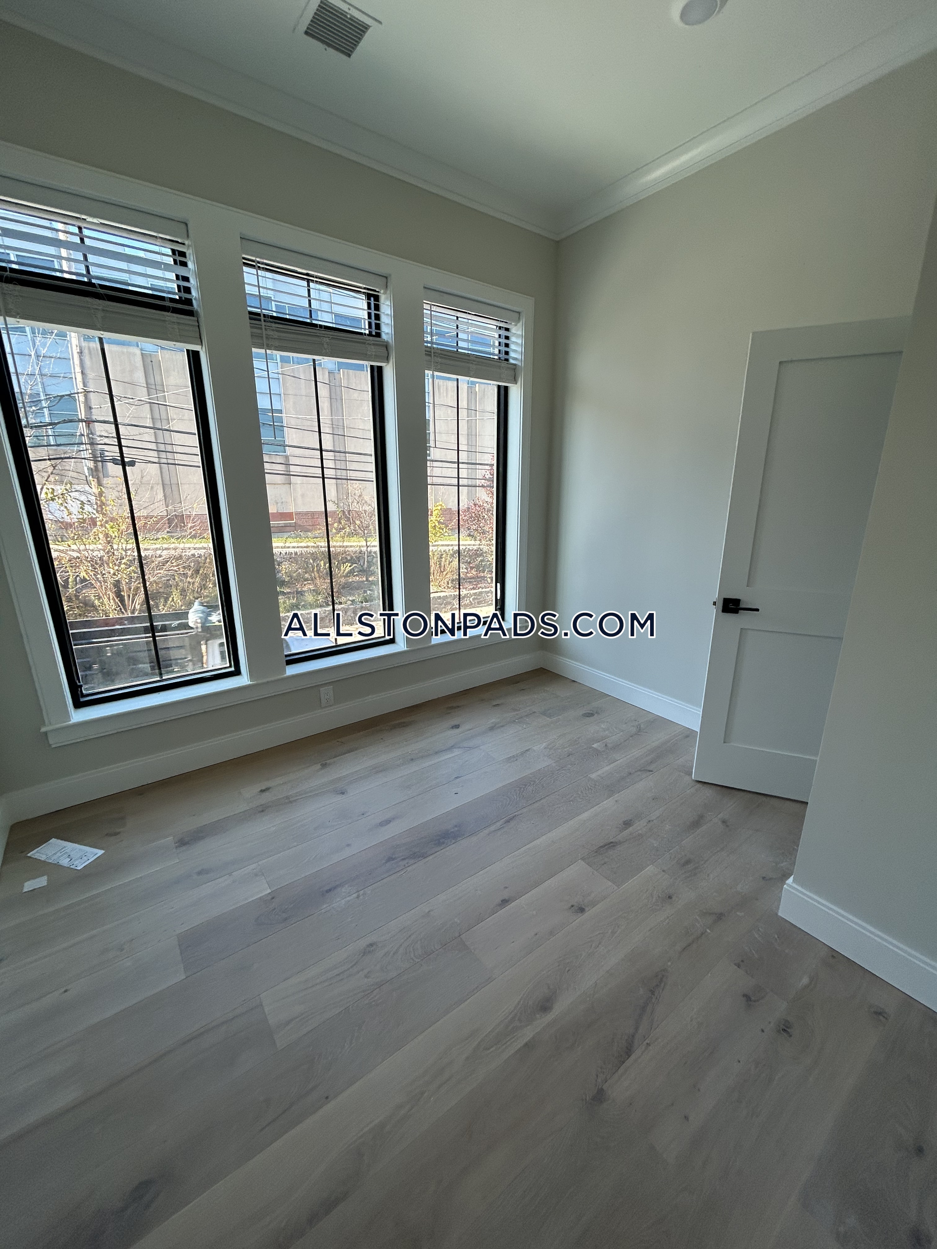 157 Everett St, Allston