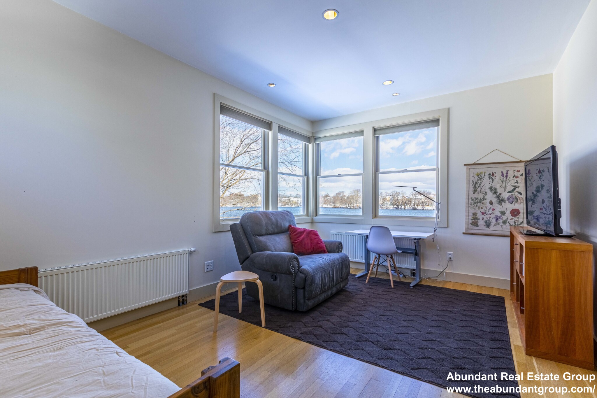 104 Spy Pond Pkwy, Arlington