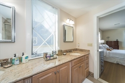 51 Winslow Rd, North Brookline