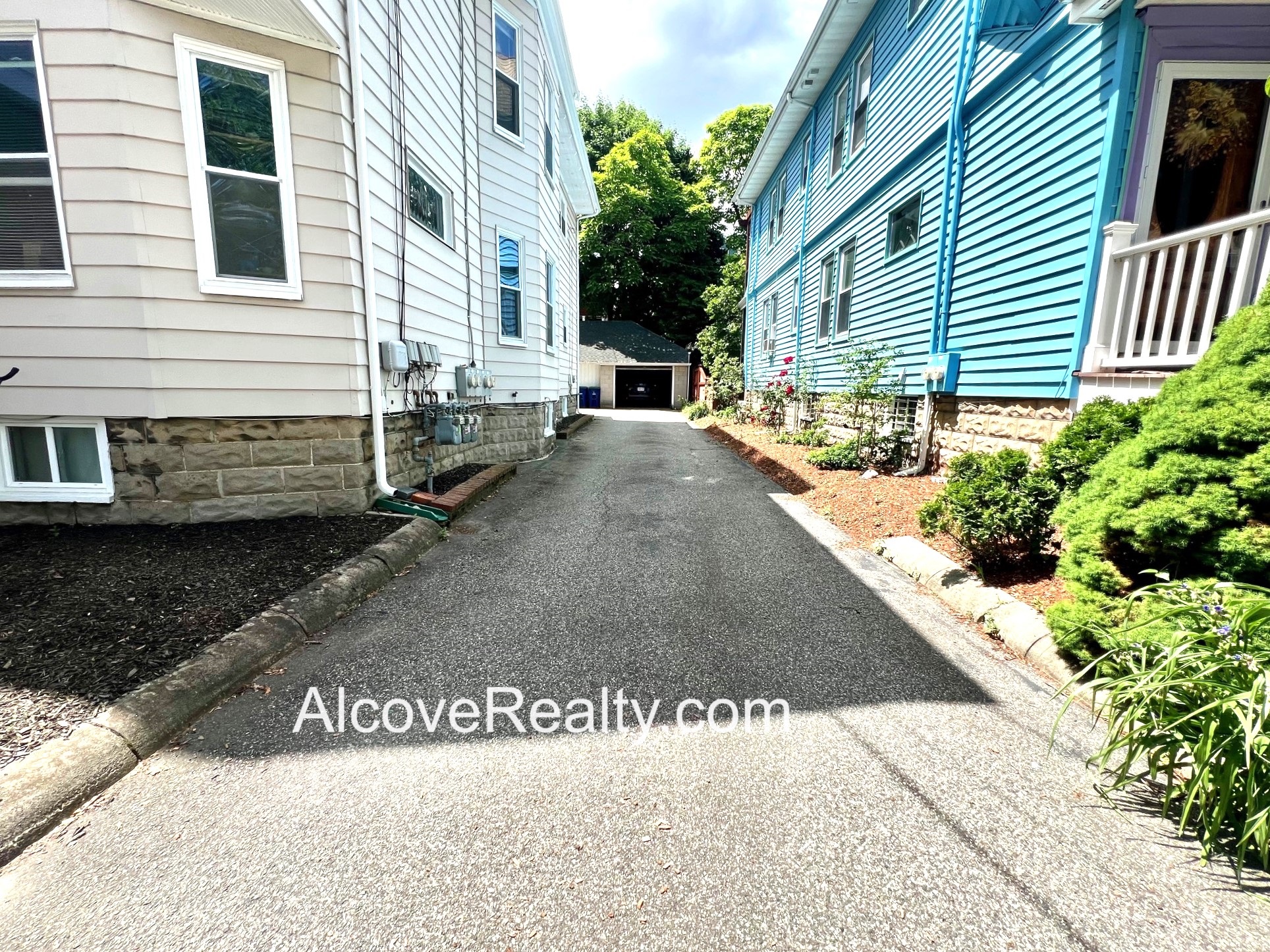 24 Burnham St, Tufts