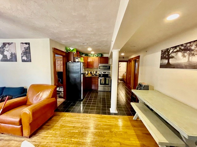 300 North St, North End