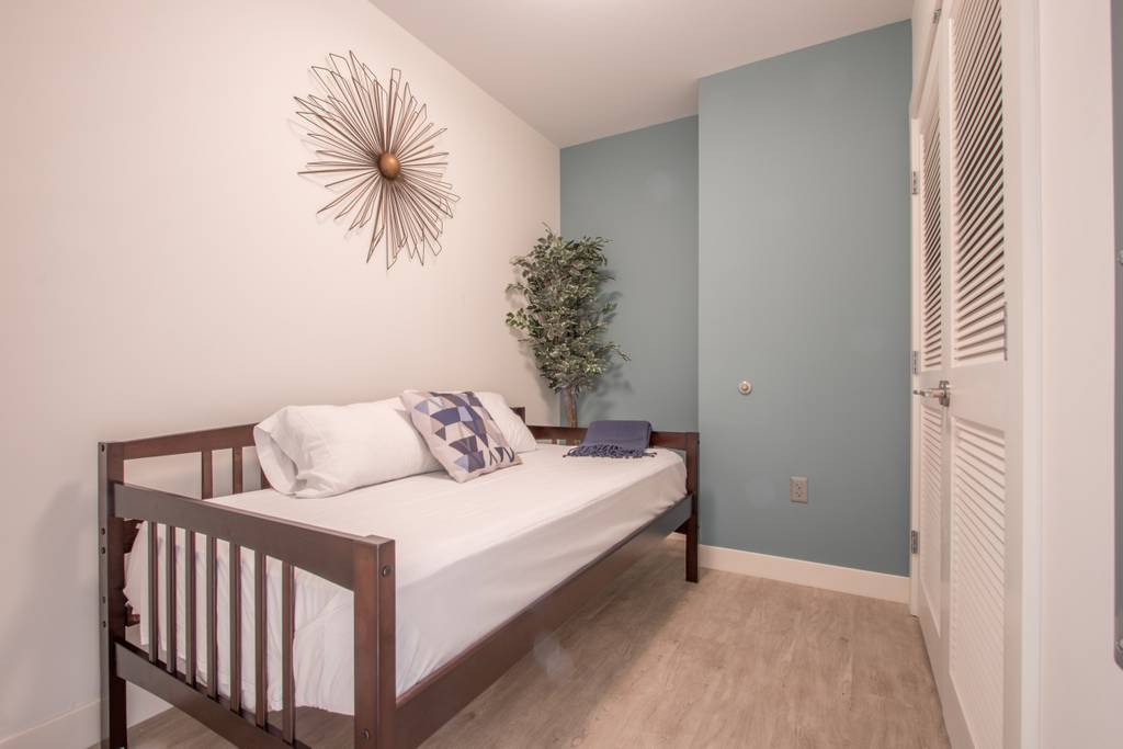 900 Beacon St, Fenway