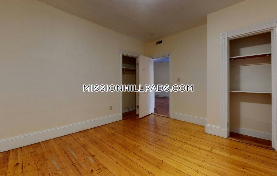 192 Hillside St, Mission Hill