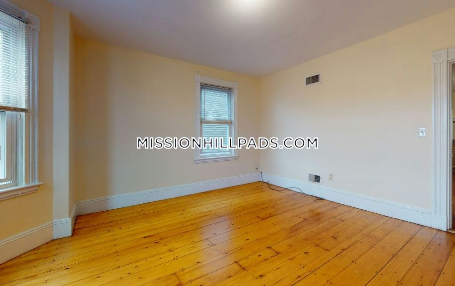 192 Hillside St, Mission Hill