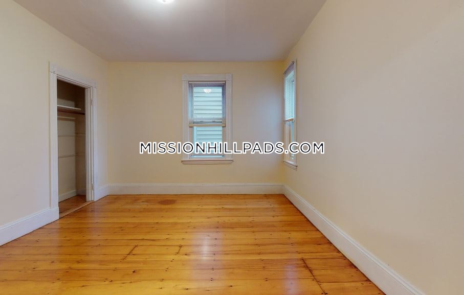 192 Hillside St, Mission Hill