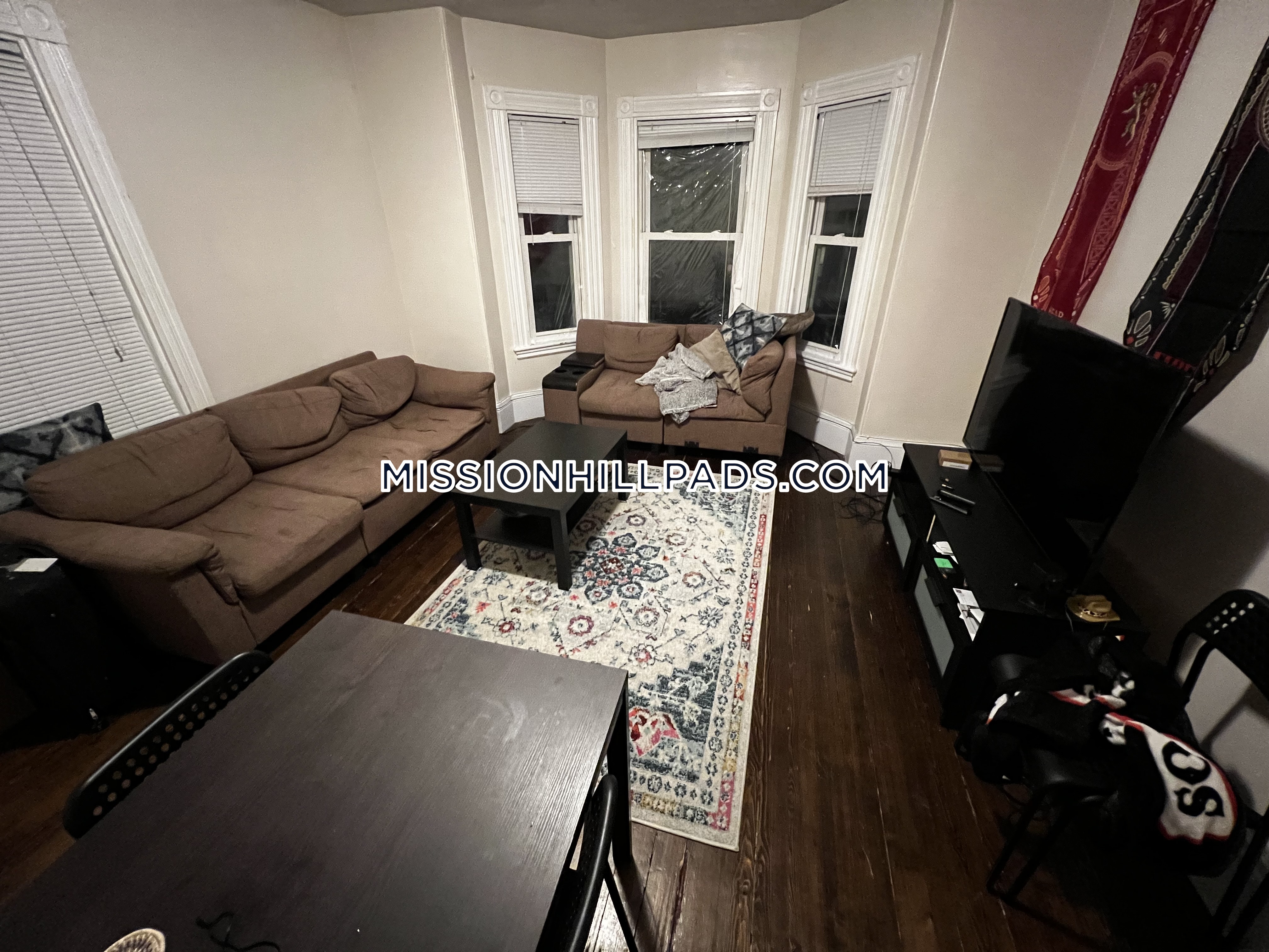 42 Hillside St, Mission Hill