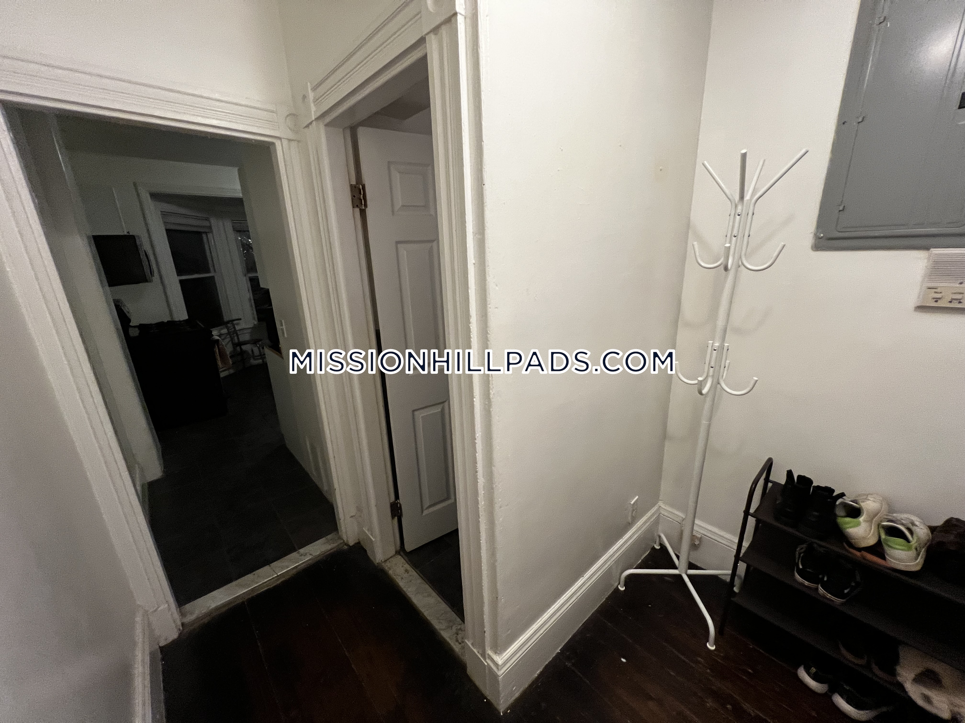 42 Hillside St, Mission Hill