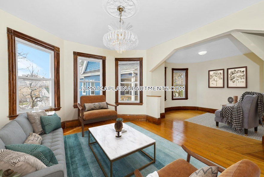 47 Creighton, Jamaica Plain