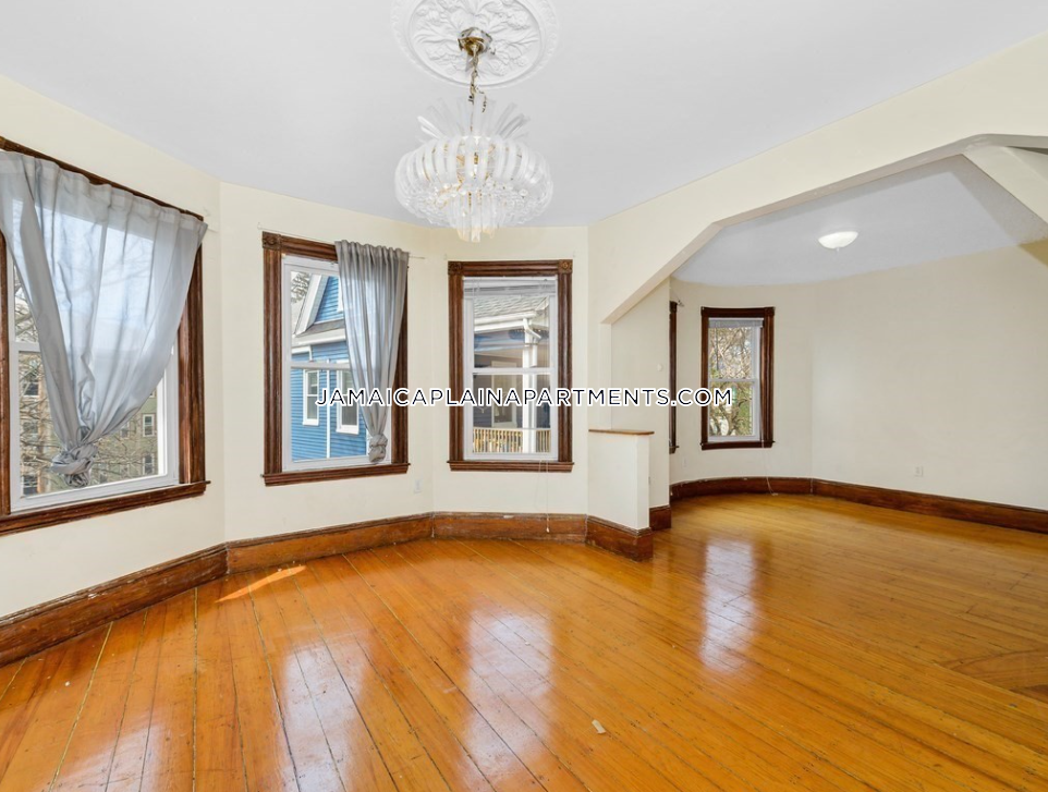 47 Creighton, Jamaica Plain