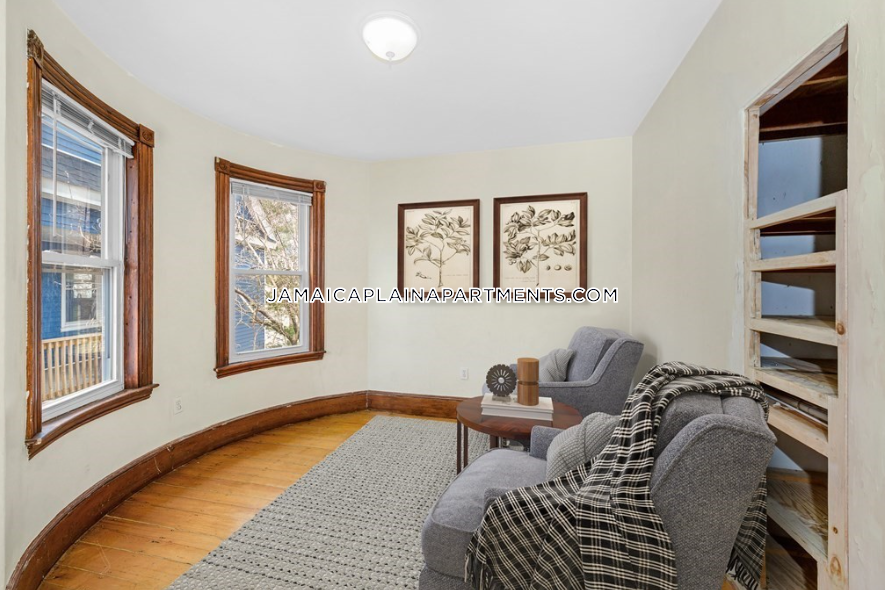 47 Creighton, Jamaica Plain