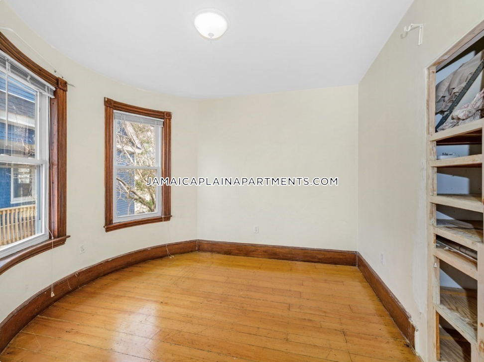 47 Creighton, Jamaica Plain