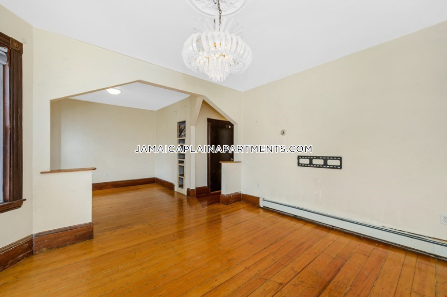 47 Creighton, Jamaica Plain