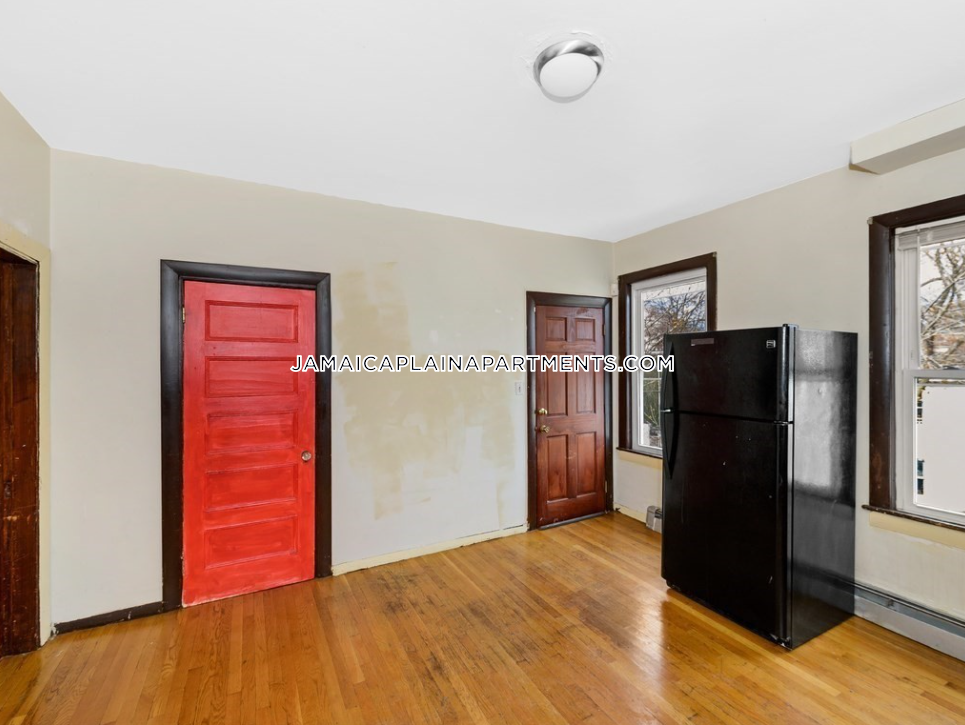 47 Creighton, Jamaica Plain