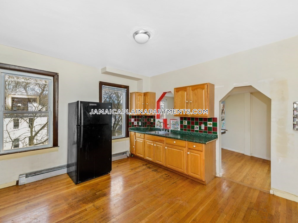47 Creighton, Jamaica Plain