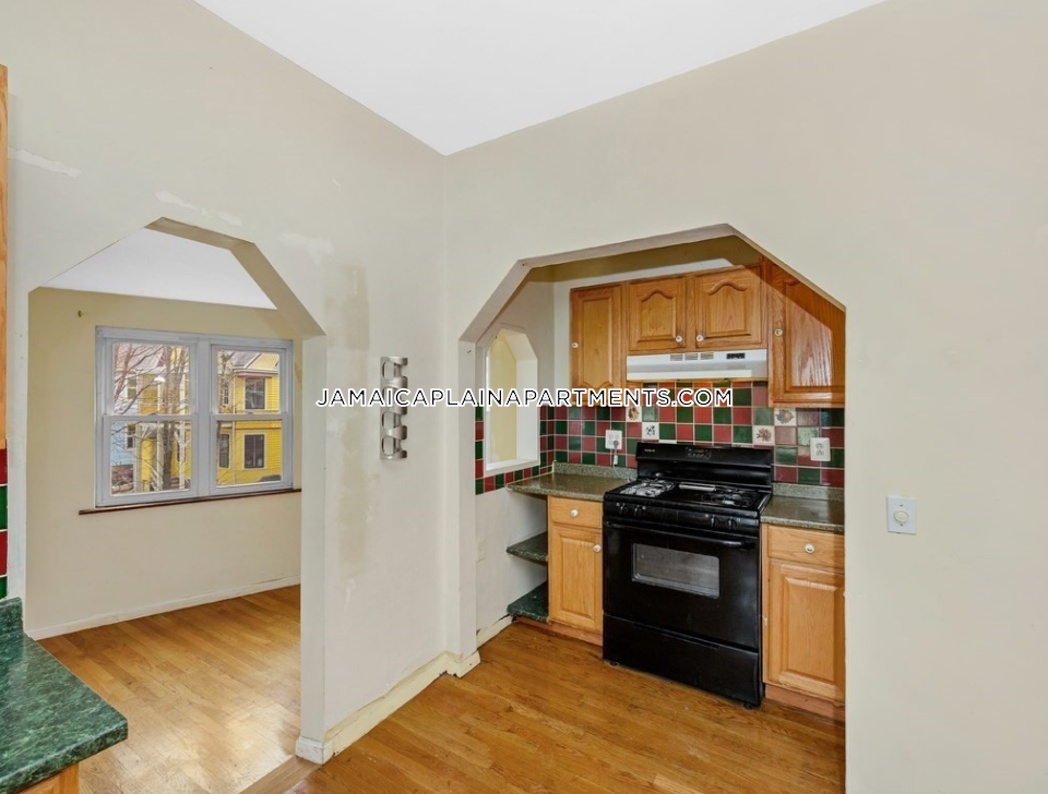 47 Creighton, Jamaica Plain