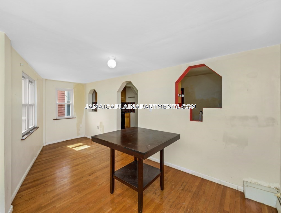 47 Creighton, Jamaica Plain