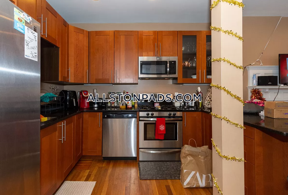 8 Saint Lukes Rd, Allston
