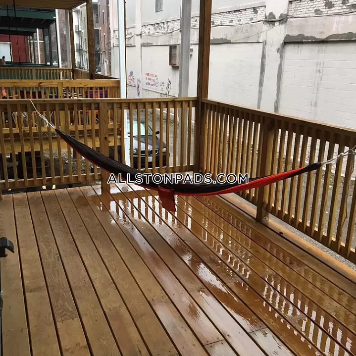 8 Saint Lukes Rd, Allston