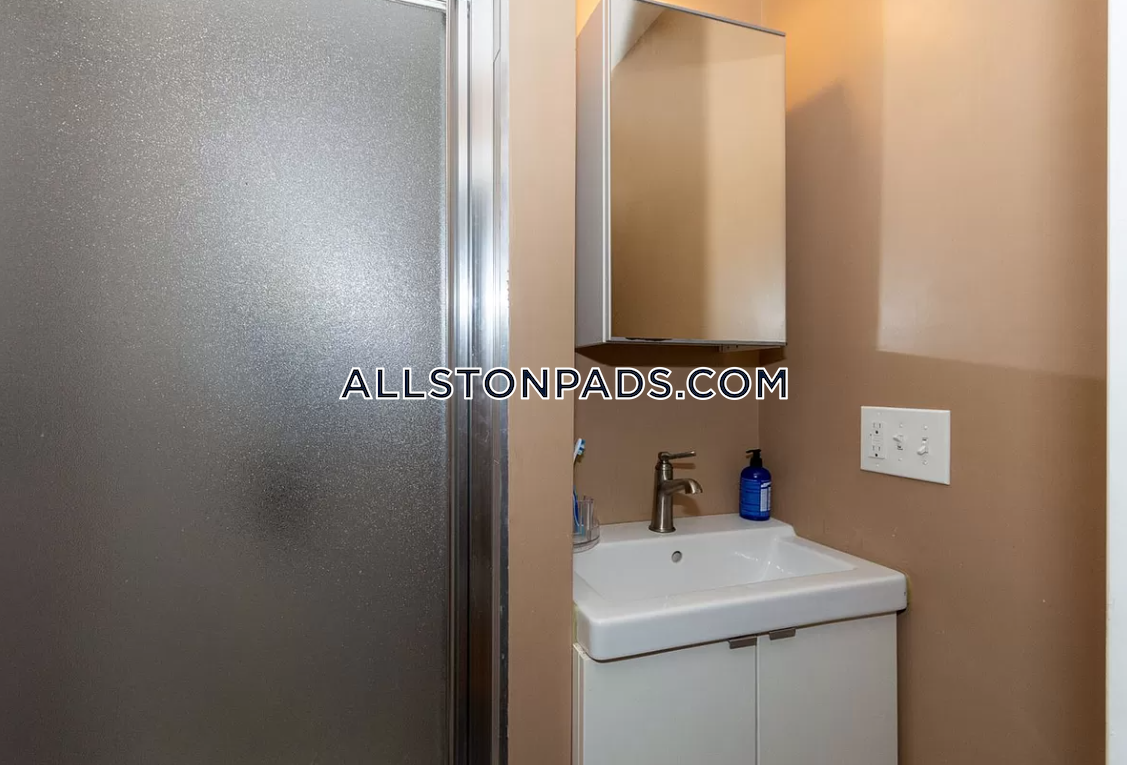 8 Saint Lukes Rd, Allston