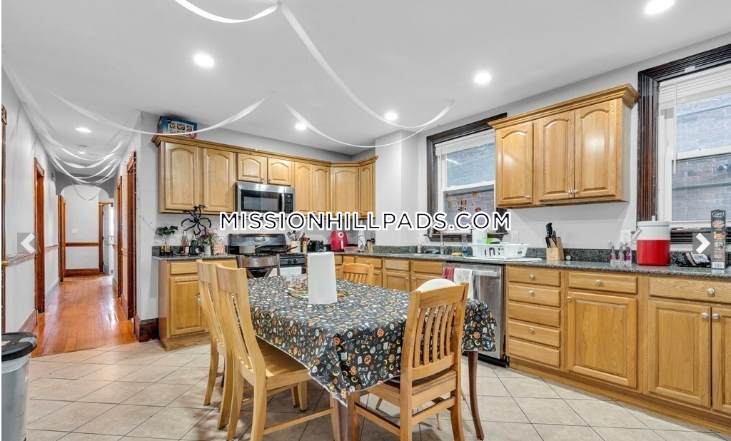 180 Saint Alphonsus St, Mission Hill