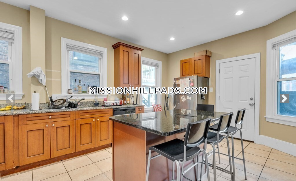 180 Saint Alphonsus St, Mission Hill