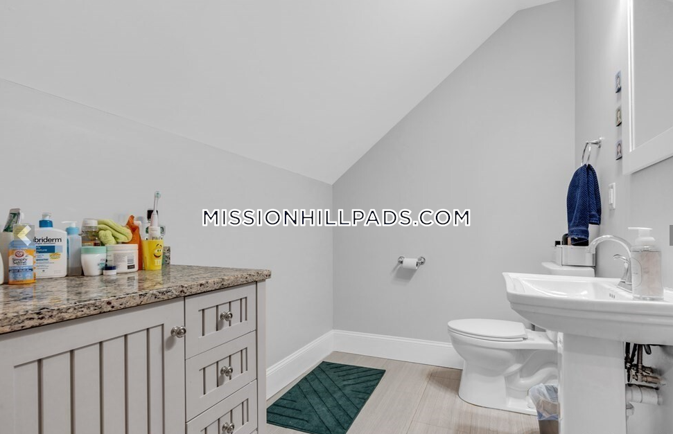 180 Saint Alphonsus St, Mission Hill