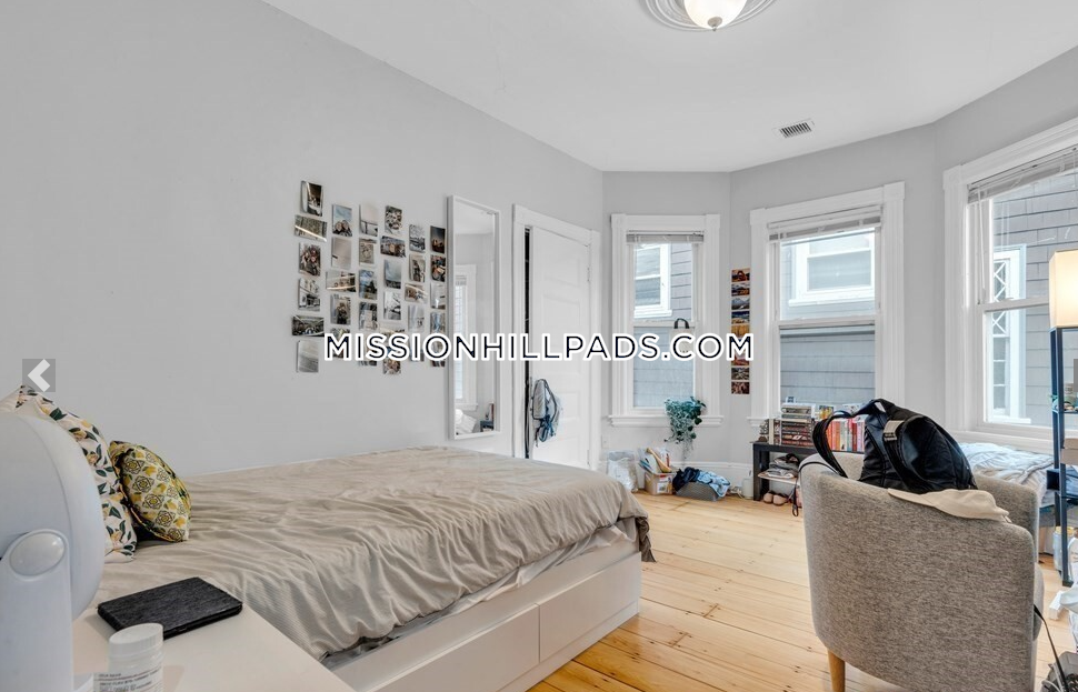 180 Saint Alphonsus St, Mission Hill