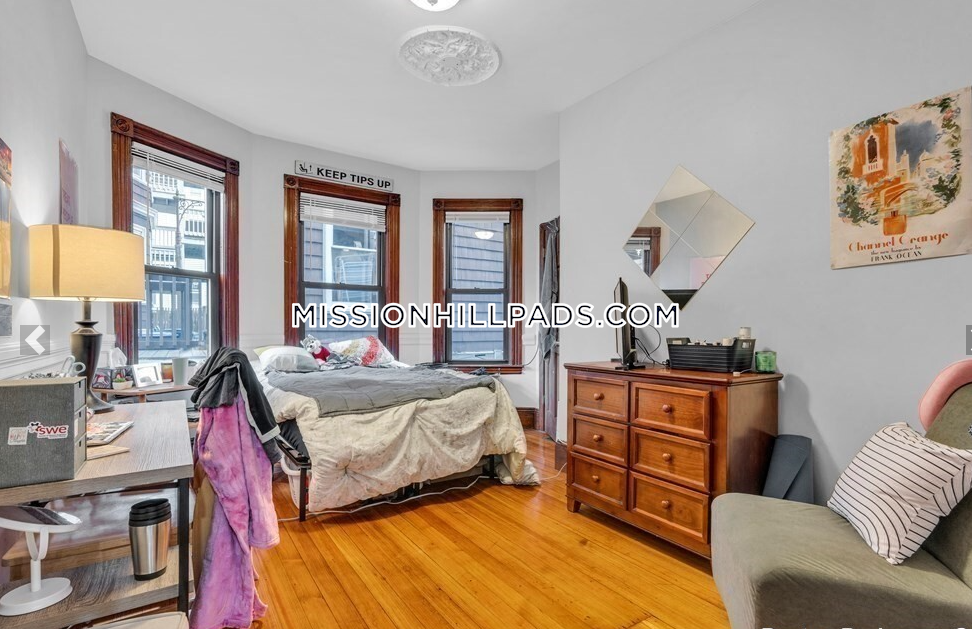 180 Saint Alphonsus St, Mission Hill