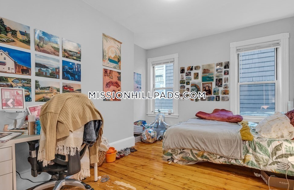 180 Saint Alphonsus St, Mission Hill