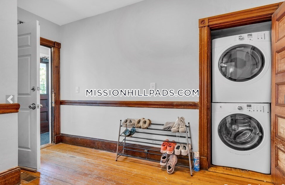 180 Saint Alphonsus St, Mission Hill