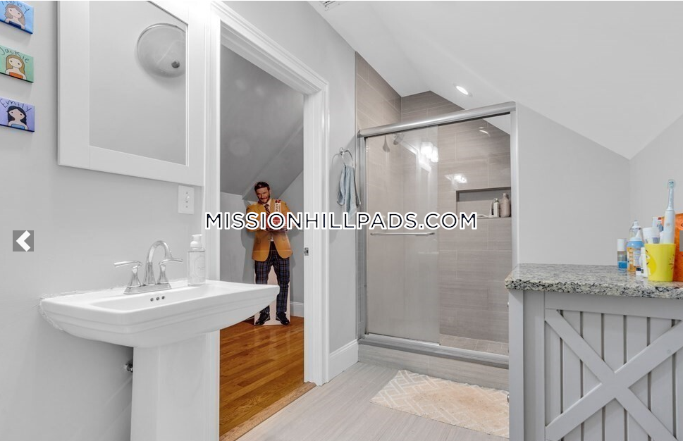 180 Saint Alphonsus St, Mission Hill