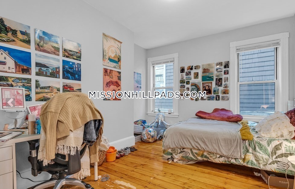 180 Saint Alphonsus St, Mission Hill