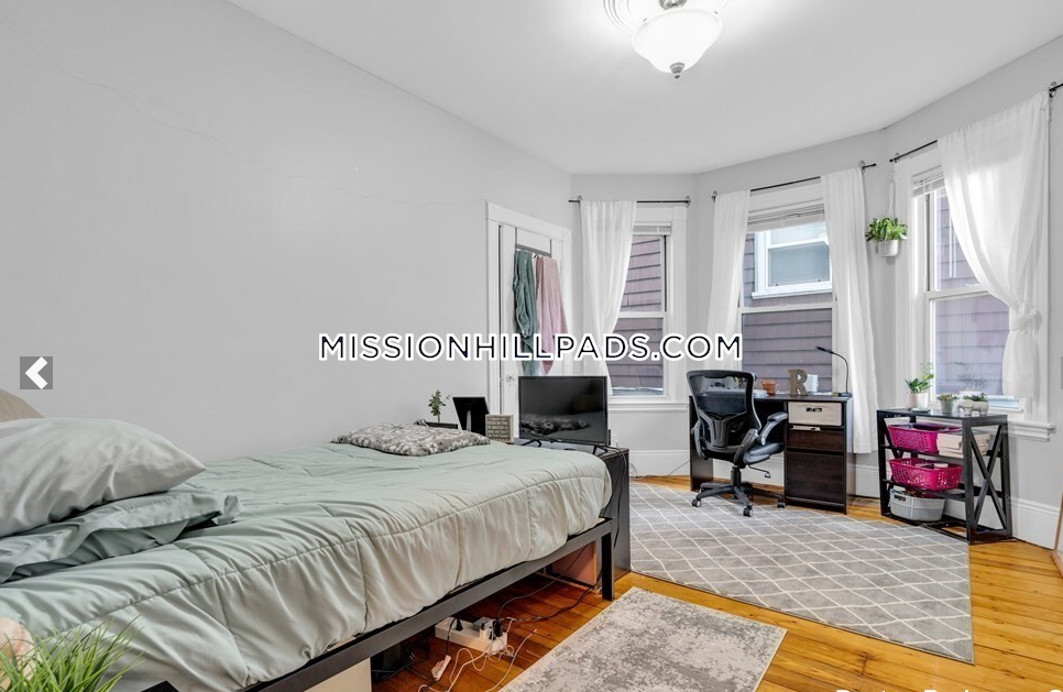 180 Saint Alphonsus St, Mission Hill