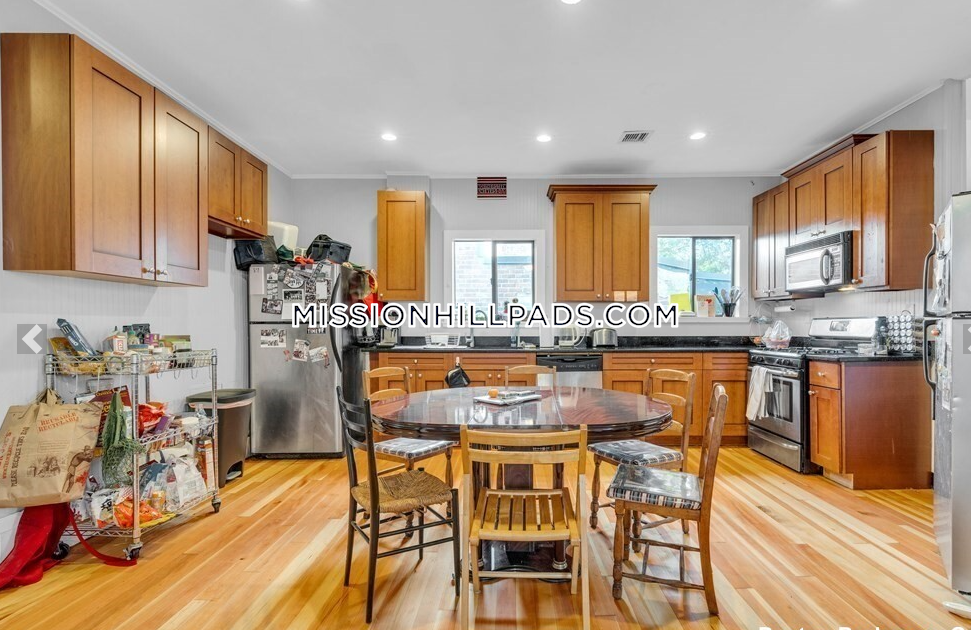 180 Saint Alphonsus St, Mission Hill