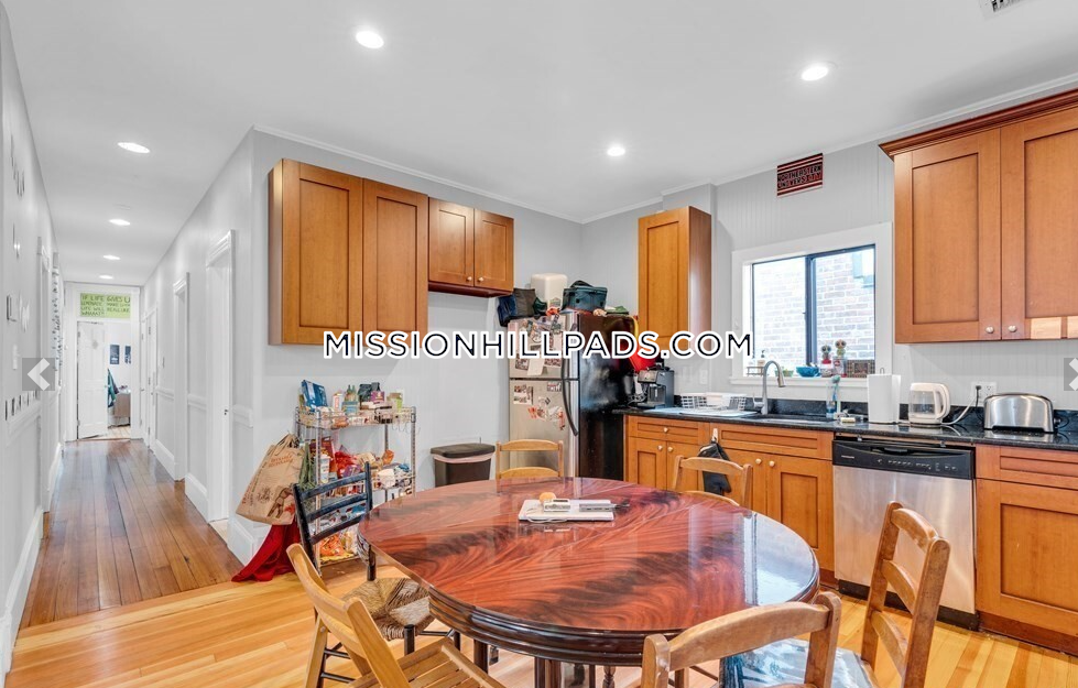 180 Saint Alphonsus St, Mission Hill