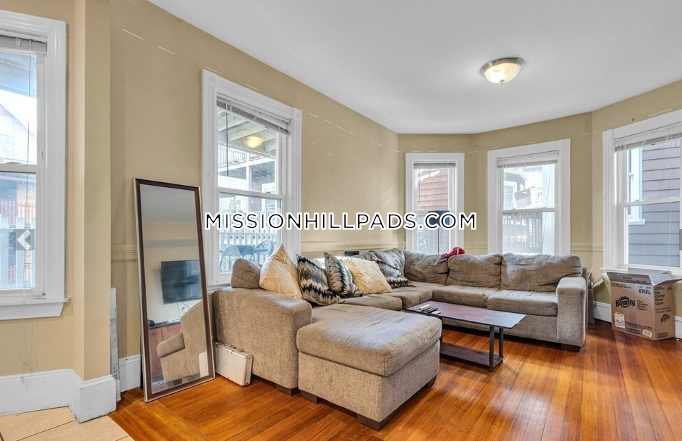 180 Saint Alphonsus St, Mission Hill